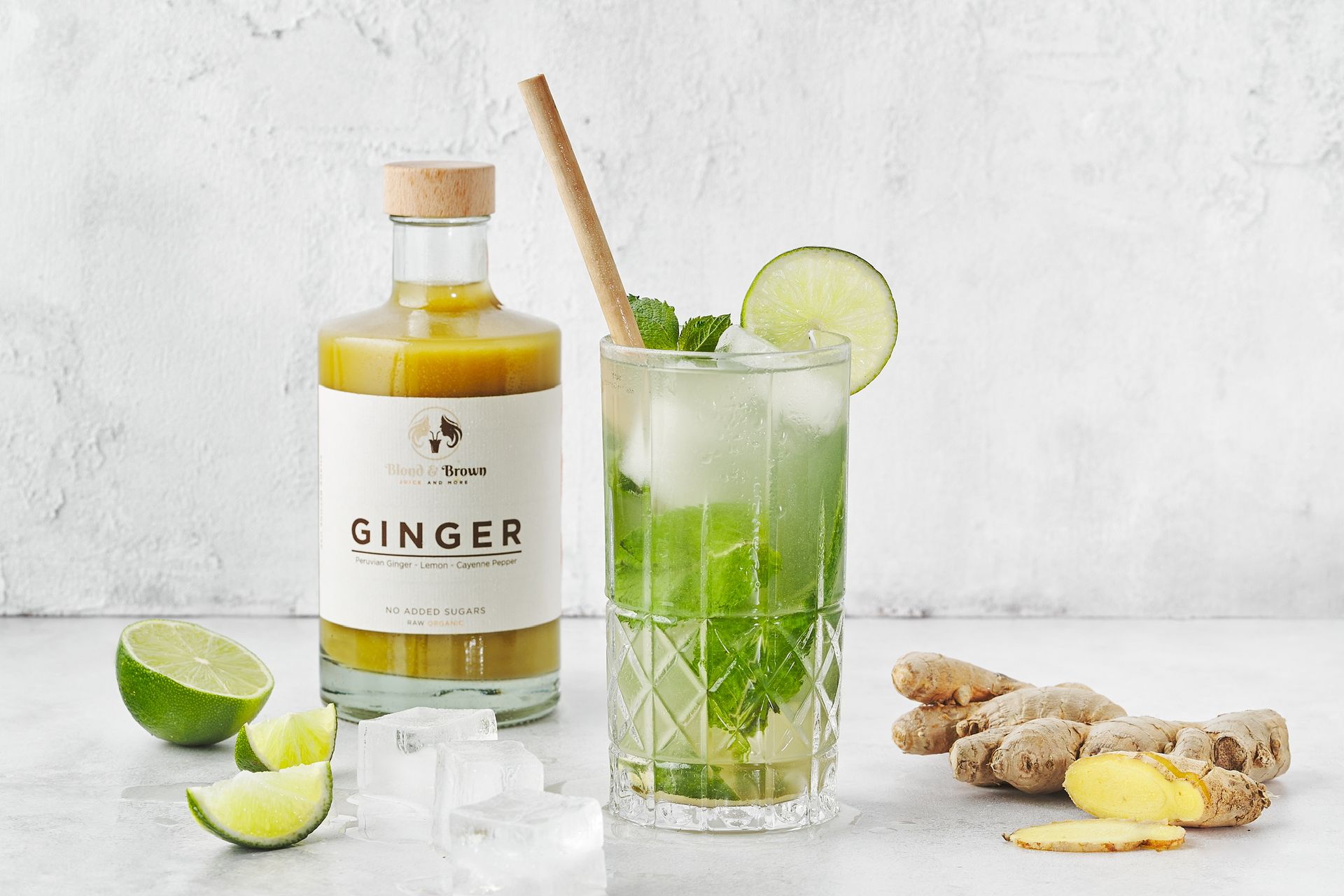 Pure Ginger in een mocktail met ijs en limoen